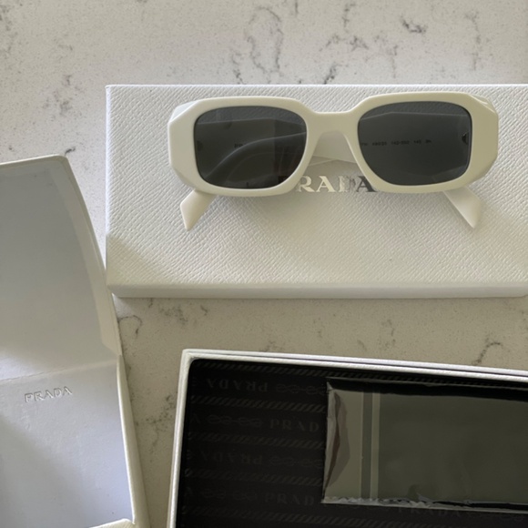 Prada sunglasses PR 17WS